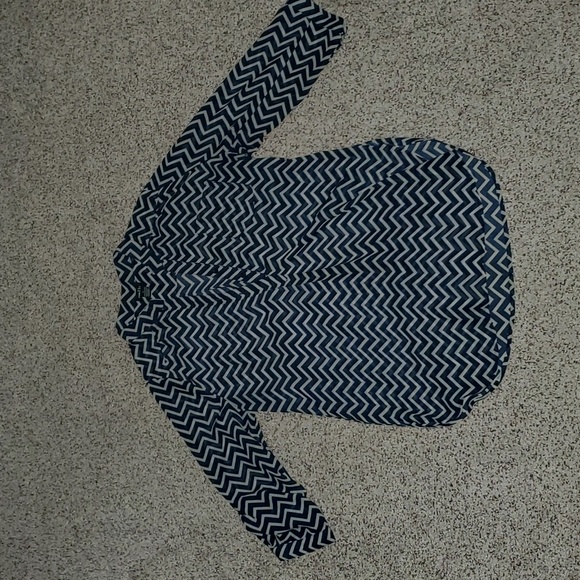 RUE21 Zig Zag Light Weight Blouse - Picture 1 of 6